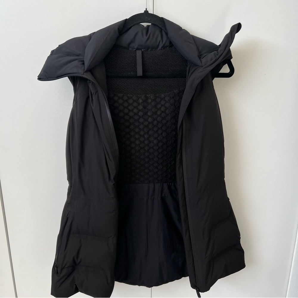 LULULEMON - SLEET STREET VEST, BLK, SIZE 4